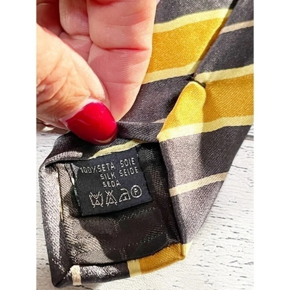 BURBERRY Italy Men's Classic 60" Neck Tie in Yellow Navy Stripe - Picture 4 of 6